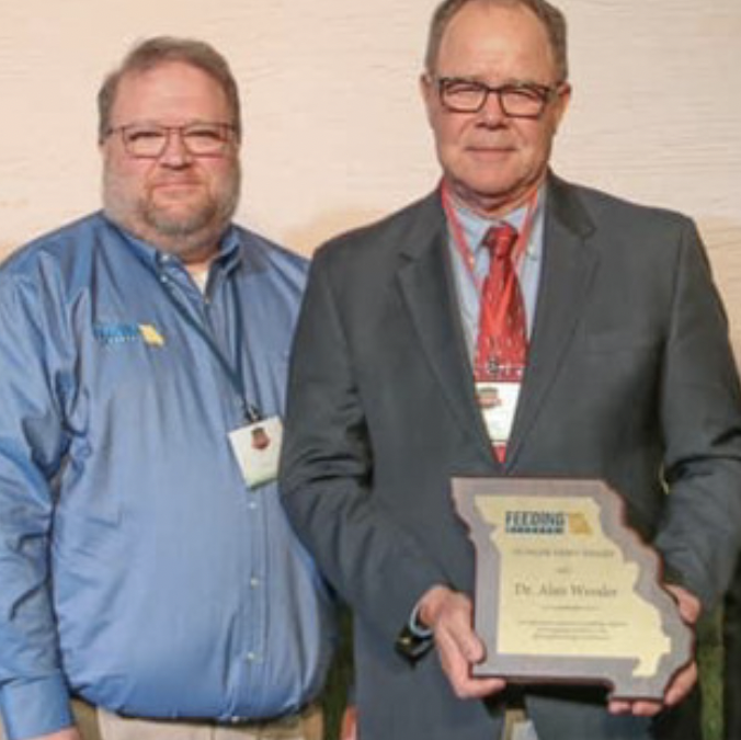 Dr. Alan Wessler receives Feeding Missouri Hunger Hero Award
